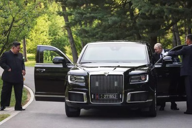 24 yıl sonra buluşmuşlardı! Putin'den Kim Jong-un'a lüks hediye! - Resim : 1