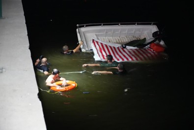 Meriç Nehri'nde can pazarı: Tekne alabora oldu! 5 kişi son anda kurtarıldı - Resim : 2
