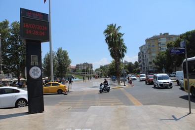Türkiye'nin en sıcak illerinden birinde termometre çıldırdı! Mevsim normallerinin üzerinde seyreden sıcaklık hakkında yetkililerden uyarı geldi - Resim : 1