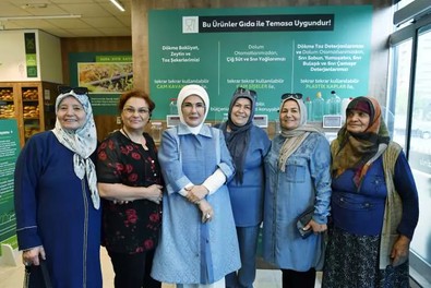 Emine Erdoğan, atıksız alışverişi teşvik eden marketi ziyaret etti - Resim : 1