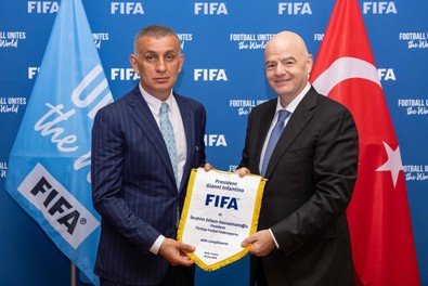 TFF Başkanı Hacıosmanoğlu, FIFA Başkanı Gianni Infantino ile görüştü - Resim : 1