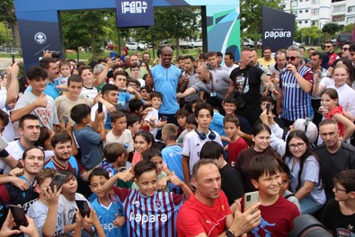 Trabzonspor taraftarından Anthony Nwakaeme’ye sevgi seli! - Resim : 2