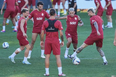 Galatasaray, Konyaspor deplasmanında! Okan Buruk kararını verdi! Yeni transfer ilk 11’de başlayacak - Resim : 1