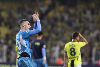 Ülkesi onu konuşuyor! Fenerbahçeli yıldızı öve öve bitiremediler: “Koruyucu bir kalkan gibi” - Resim : 2