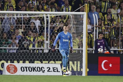 Ülkesi onu konuşuyor! Fenerbahçeli yıldızı öve öve bitiremediler: “Koruyucu bir kalkan gibi” - Resim : 1