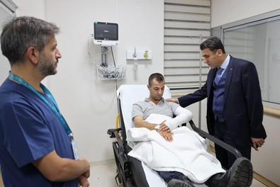 Bilecik'te jandarma aracı şarampole yuvarlandı: Yaralılar var! - Resim : 1