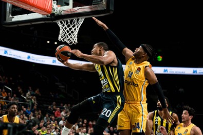 Fenerbahçe Beko, İsrail ekibi Maccabi'yi Litvanya’da devirdi - Resim : 1
