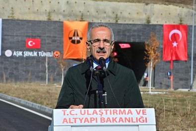 Bakan Uraloğlu: "Aşık Şenlik Tüneli ve bağlantı yolları ile seyahat süresini 35 dakikadan 10 dakikaya düşürdük" - Resim : 1