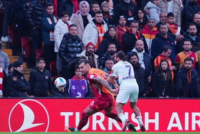 Galatasaray’da sakatlık şoku! Okan Buruk’un prensi 3 hafta sahalardan uzak kalacak! 4 kritik maçta yok - Resim : 1
