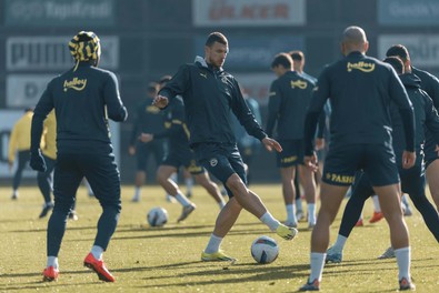 Fenerbahçe'ye Eyüpspor maçı öncesi yıldız futbolcudan müjde! Mourinho ve taraftarlar derin bir oh çekecek - Resim : 2