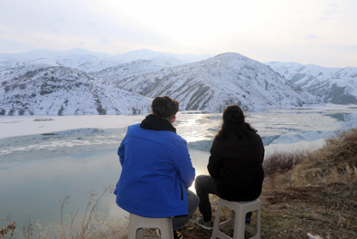 Erzincan'da termometreler -15'leri gördü. Dondurucu soğuklarda buz tutan şehir havadan görüntülendi - Resim : 2