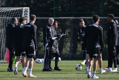 Beşiktaş’ta Kayserispor maçı mesaisi sürüyor! 3 yıldız antrenmana katılmadı! - Resim : 1