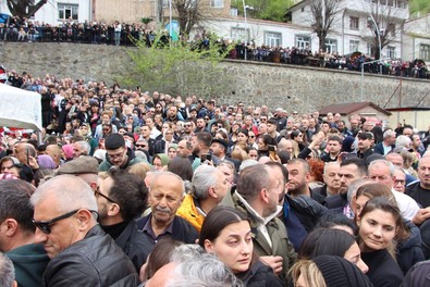 Volkan Konak'ın yıllar önceki sözleri tüyleri diken diken etti! "Baba tarafına uysak 58’de öldük" - Resim : 2