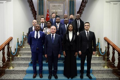 Adalet Bakanı Bozdağ, Gabonlu mevkidaşı Ndembet ile görüştü - Resim : 1
