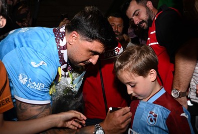 KAP bildirimi geldi! Trabzonspor, Ozan Tufan transferinin maliyetini açıkladı! Kasadan çıkacak bonservis ve maaş belli oldu - Resim : 1
