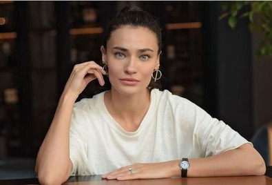 Ezgi Mola'nın başrol oynayacağı diziye bir dev isim daha - Resim : 1