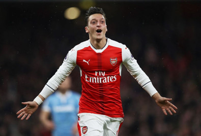 Dünyaca ünlü eski futbolcu Mesut Özil cami temizlerken görüntülendi! - Resim : 1