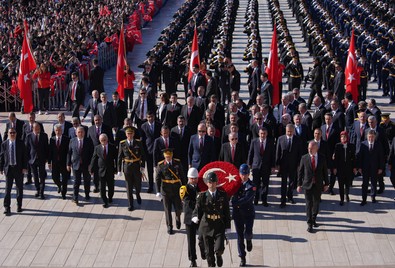 Devlet erkanı Anıtkabir'de! Erdoğan: Vatanımızın bekasını korumak için tedbir alıyoruz - Resim : 1
