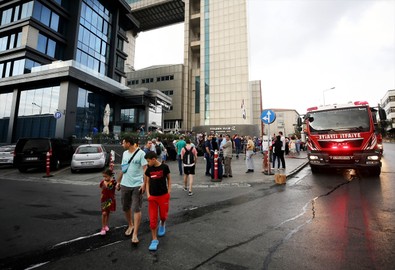 İstanbul'da korkutan otel yangını! - Resim : 2