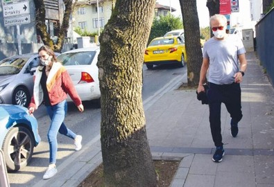 Ünlü yönetmen Yılmaz Erdoğan'ın kendisinden 19 yaş küçük aşkı tanıdık çıktı! - Resim : 1