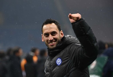 Inter ile şampiyon olmuştu! Hakan Çalhanoğlu’nu hiç böyle görmediniz! O sözlere çok kızdı: "Sinirleneceğim, boş yapmasınlar” - Resim : 2