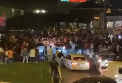 Şampiyonluk kutlaması yapan taraftarların arasına dalmıştı! O sürücünün ifadesi ortaya çıktı! - Resim : 1