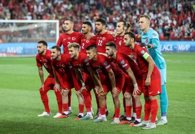 Stefan Kuntz, Ermenistan maçındaki tercihleriyle çıldırttı! Kadro yapısını bozdu, milli takımın ayarıyla oynadı! Taraftarlar istifasını istedi - Resim : 1