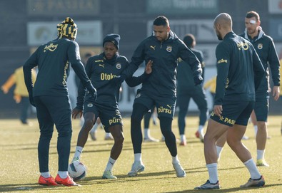 Fenerbahçe'ye Eyüpspor maçı öncesi yıldız futbolcudan müjde! Mourinho ve taraftarlar derin bir oh çekecek - Resim : 1