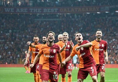Galatasaraylılar çok üzülecek! Yıldız futbolcunun eşi ayrılığı resmen açıkladı! Sezon sonunda gidiyor - Resim : 1