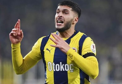 Fenerbahçe'de Mourinho'nun zorla oynattığı yıldız isme 27 milyon euroluk etiket! Ali Koç 25 altı ile görüşmeyecek bile - Resim : 1