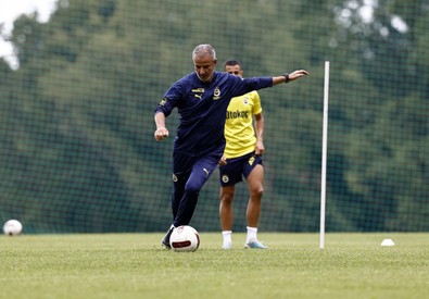 Fenerbahçe, Twente maçı listesini UEFA’ya bildirdi! Yeni transferler listeye dahil edildi, o isimler kadrodan çıkarıldı - Resim : 1