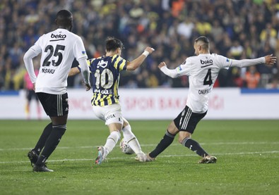 Penaltı kararı futbolcuları birbirine düşürdü! Onur Bulut, Arda ve Cenk tartıştı: “Müdahale olduğuna yemin et Arda" - Resim : 2