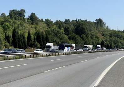 Anadolu Otoyolu'nun Bolu ve Düzce kesiminde tatil dönüşü yoğunluk devam ediyor! - Resim : 1