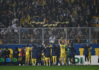 İsmail Kartal ve öğrencileri çamurdan liderlik çıkardı - Resim : 2
