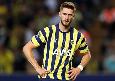 Fenerbahçe’den yıldız ismine yeni sözleşme! Görüşmeler başladı - Resim : 1