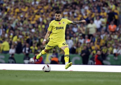 Fenerbahçe'nin kasasından yeni transfer için 4.6 milyon euro çıkacak. Maçta yaptığı hareket taraftarı çıldırttı. Tribünü Dzeko sakinleştirdi - Resim : 2