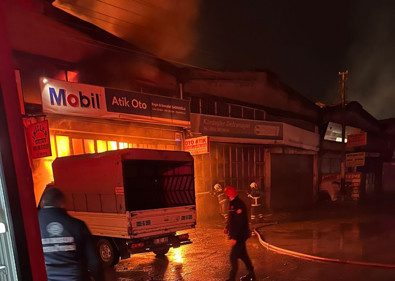 Oto tamirci dükkanında çıkan yangın korkuttu - Resim : 1