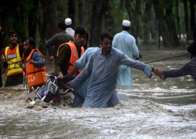Pakistan'da şiddetli fırtına: 8 kişi hayatını kaybetti, 40 kişi yaralandı1 - Resim : 1