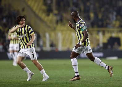 Fenerbahçeliler bu habere kilitlenmişti… Menajeri son noktayı koydu! Valencia’nın geleceği o gün belli olacak! - Resim : 1