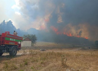 Yangın kabusu bitmiyor! İzmir, Ankara ve Afyonkarahisar’da orman yangını! - Resim : 1