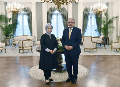 Emine Erdoğan'a "Sıfır Atık" projesine verilen ödülü teslim aldı - Resim : 1