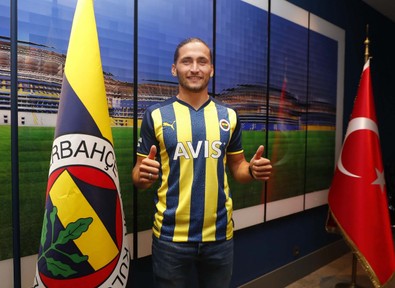 Fenerbahçe yıldız futbolcunun sözleşmesini uzatıyor! Maaşına yüzde 180 oranında zam yapılacak - Resim : 2