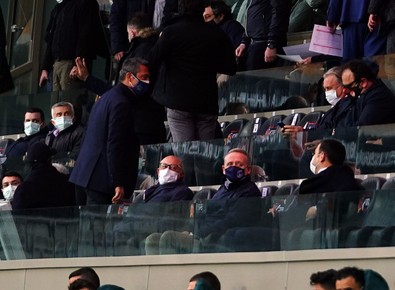 Fenerbahçe 10 kişi kalan Başakşehir'i devirdi - Resim : 1
