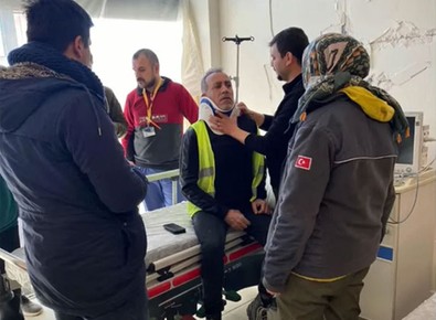 AHBAP'ın kurucusu Haluk Levent trafik kazası geçirdi - Resim : 1