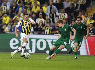Fenerbahçe'de İsmail Kartal'dan takıma sihirli dokunuş! İç transfer çok ses getirecek! Taraftarın sevmediği ismi silip, onu kadroya yazacak - Resim : 1