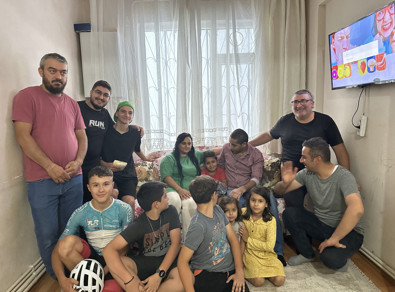 Bisikletiyle üst geçitten düşüp yaralanmıştı. Federasyon, küçük çocuğun yüzünü güldürmek için evin yolunu tuttu - Resim : 2
