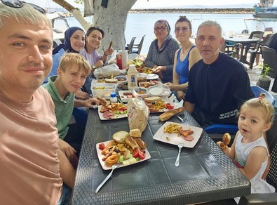 Balıkesir'de baba-oğul 35 yıllık bir geleneği sürdürüyorlar! Her yaz büyük ilgi gören işletmecilerin ise misafirlerine tek bir şartı var - Resim : 2