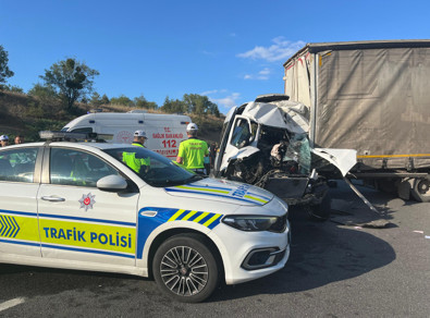 Ankara'da feci kaza! Servis minibüsü ile kamyon çarpıştı: Ölü ve yaralılar var - Resim : 1
