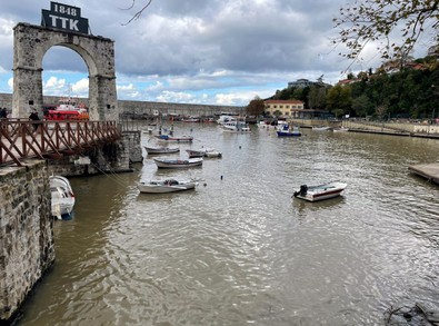 Zonguldak'ta dün etkili olan sağanağın ardından denizin rengi değişti - Resim : 1