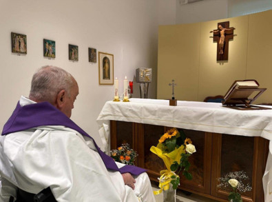 Uzun süredir hastanede tedavi görüyordu! Papa Francis'ten ilk fotoğraf geldi - Resim : 1